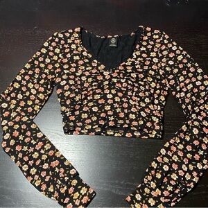 Floral V-Neck Long Sleeve Crop Top